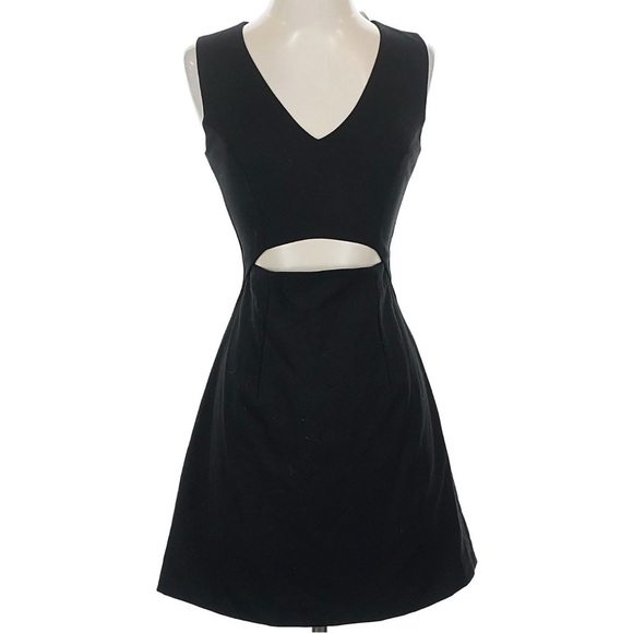 French Connection 🫐 Black Sleeveless Cut Out Sexy Party Mini Dress Size 0 - Picture 2 of 11